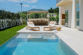 NEW Private Pool Villa Veluri